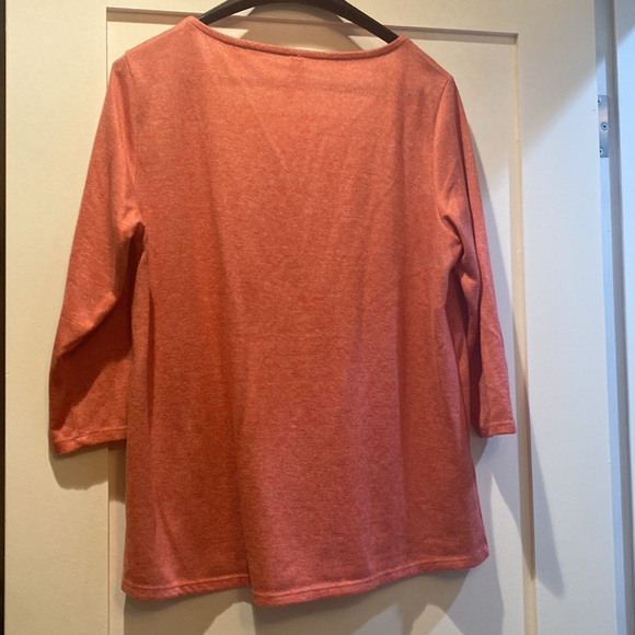 Large top by French Twist. Pink/coral color - Picture 4 of 6